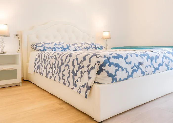 La Grotta Sardegna 4 Bedrooms 4 Private Bathrooms *